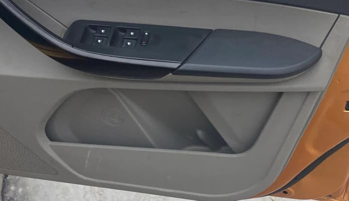 2017 Tata Tiago XZA PETROL, Petrol, Automatic, 59,007 km, Driver Side Door Panels Control