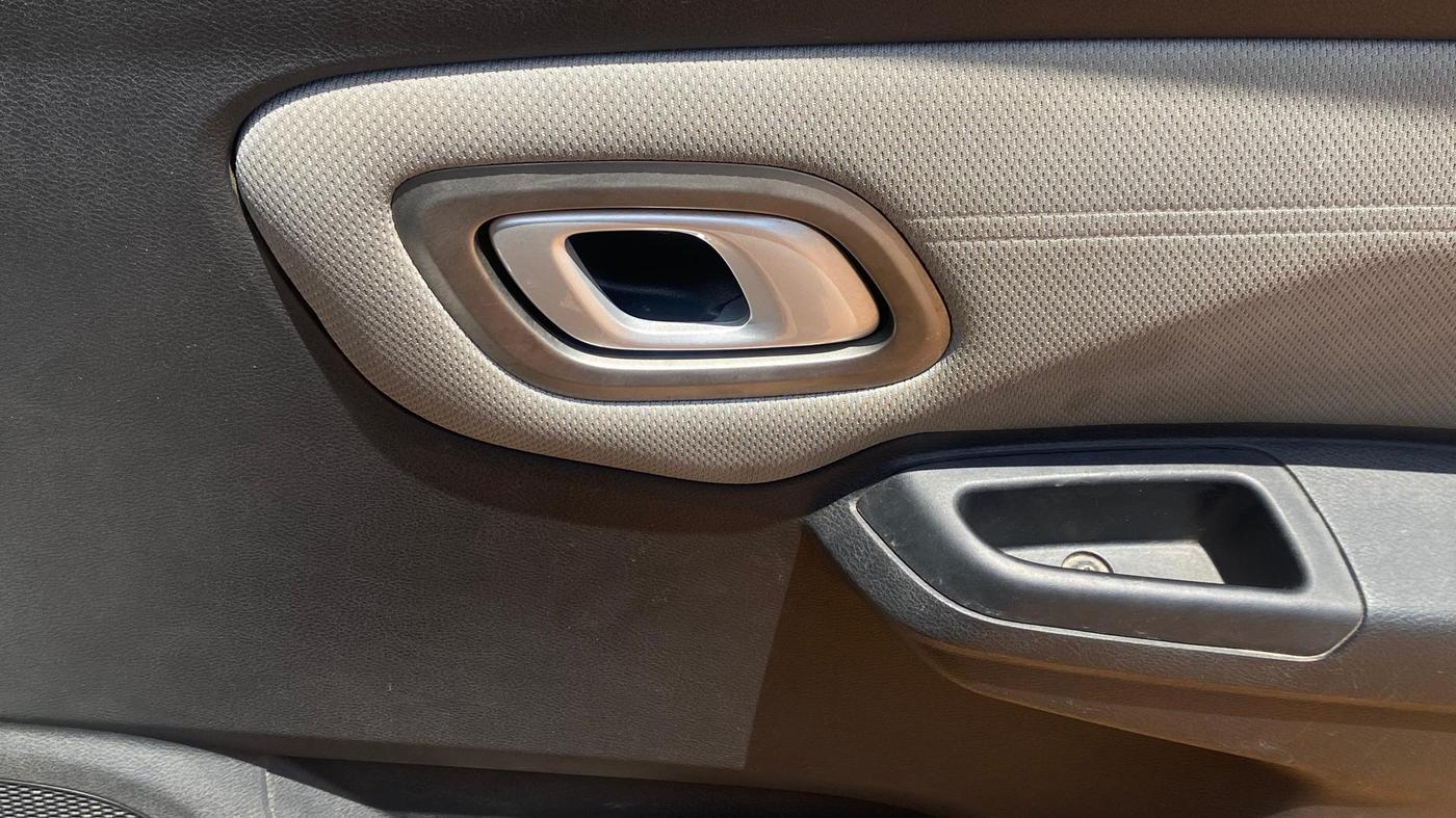 2021 Datsun Redi Go T(O) 1.0, Petrol, Manual, 44,014 km, Driver Side Door Panels Control
