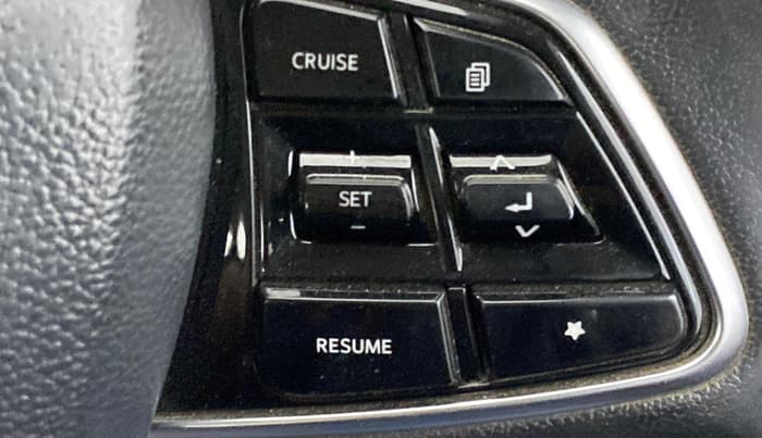2022 Mahindra XUV700 AX 7 D MT 7 STR, Diesel, Manual, 1,42,388 km, Adaptive Cruise Control