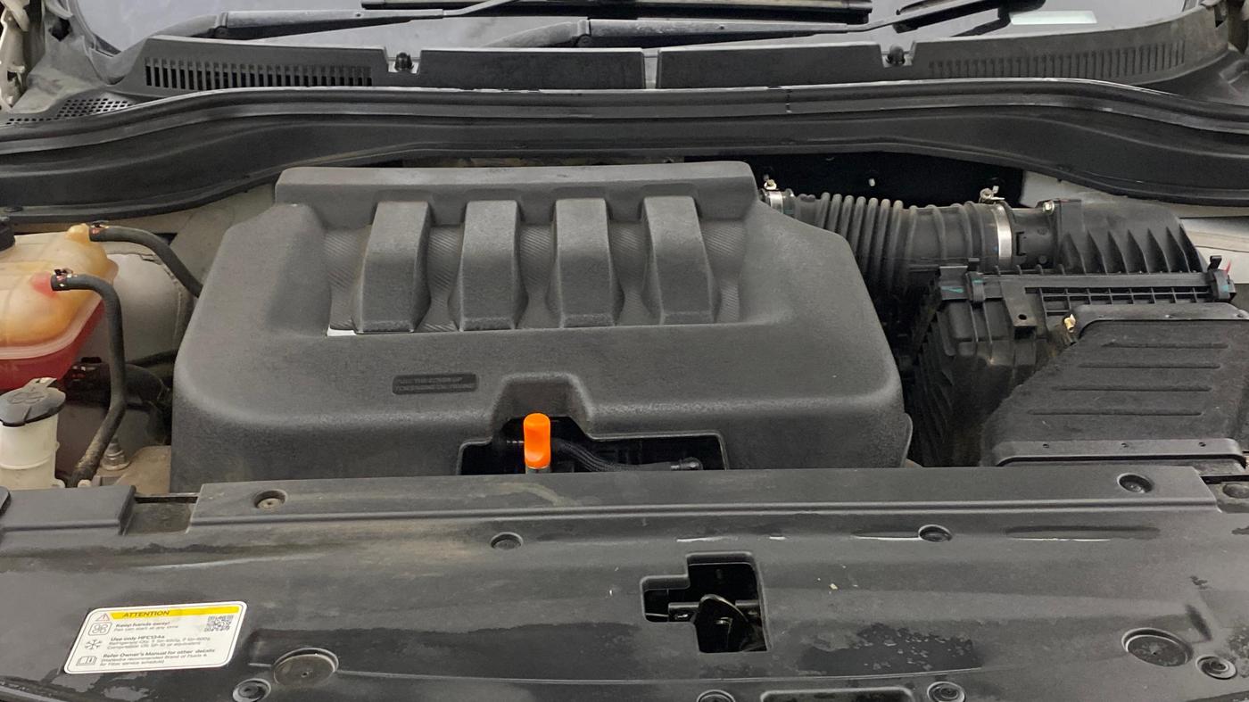 2023 Mahindra XUV700 AX 7 LUXURY P AT 7 STR, Petrol, Automatic, 33,773 km, Engine View