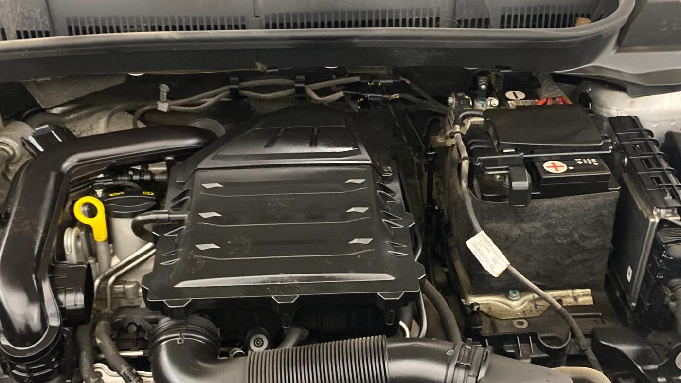 2023 Skoda KUSHAQ STYLE 1.0L TSI AT (6 AIRBAGS), Petrol, Automatic, 30,962 km, Engine View - Left