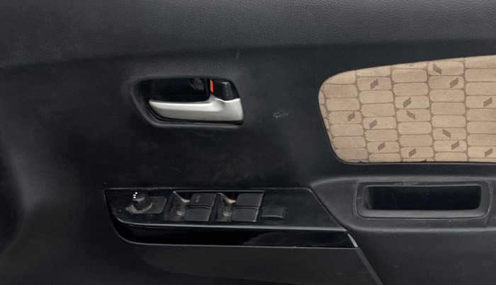 2018 Maruti Wagon R 1.0 VXI, Petrol, Manual, 62,246 km, Driver Side Door Panels Control
