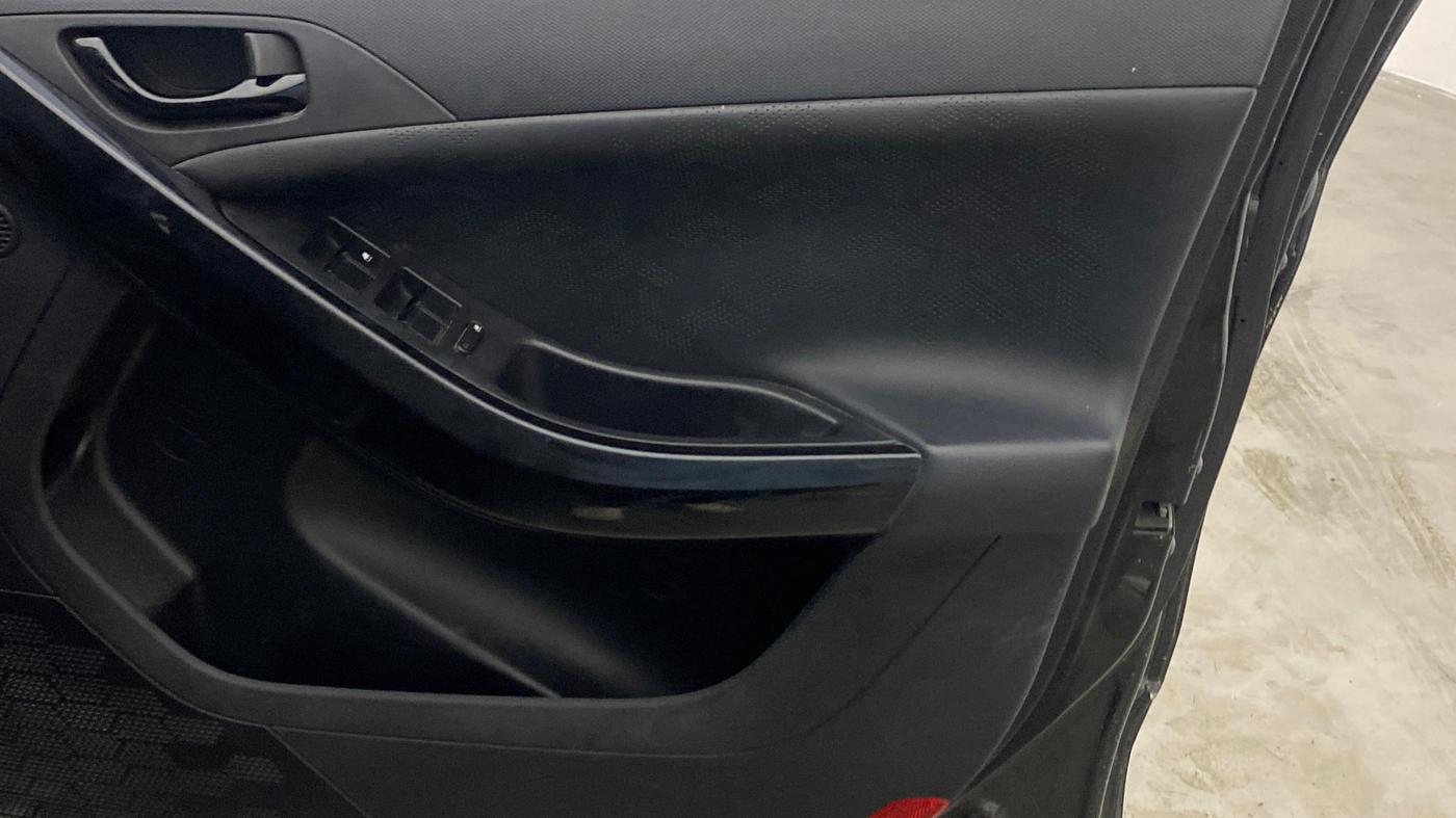 2022 Tata NEXON XZ PLUS (O) PETROL DARK EDITION, Petrol, Manual, 59,488 km, Driver Side Door Panels Control