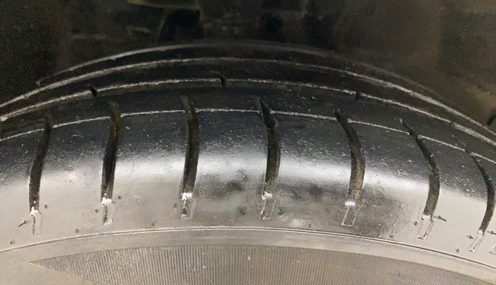 2013 Maruti Ritz ZXI, Petrol, Manual, 43,931 km, Right Front Tyre Tread