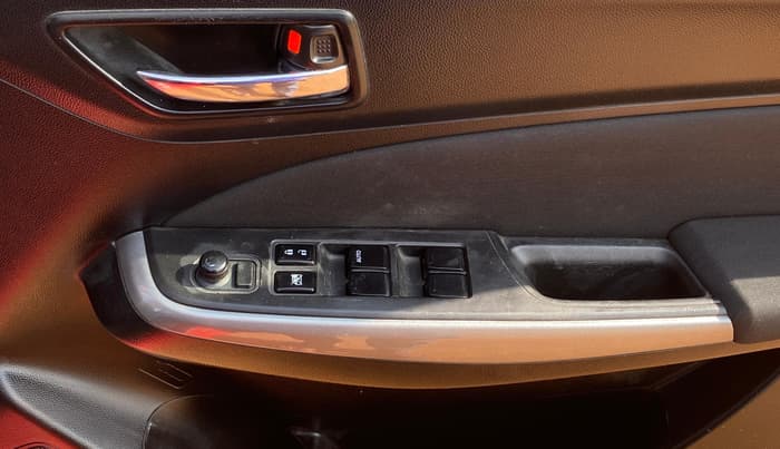 2018 Maruti Swift ZXI AMT, Petrol, Automatic, 1,49,965 km, Driver Side Door Panels Control