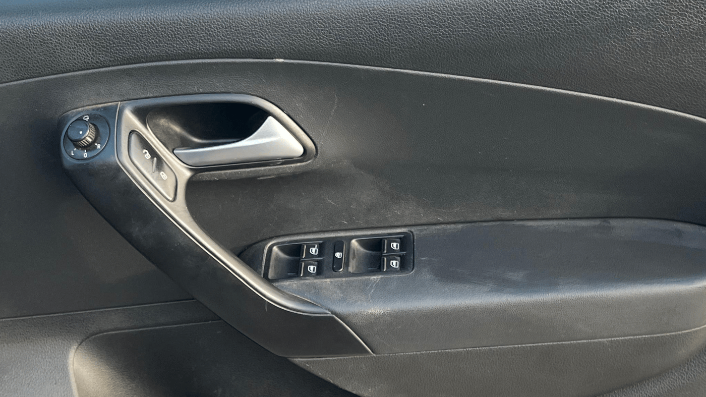 2020 Volkswagen Polo HIGHLINE PLUS 1.0, Petrol, Manual, 95,155 km, Driver Side Door Panels Control