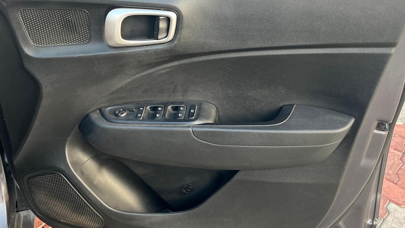 2019 Hyundai VENUE S 1.0 TURBO DCT, Petrol, Automatic, 64,135 km, Driver Side Door Panels Control