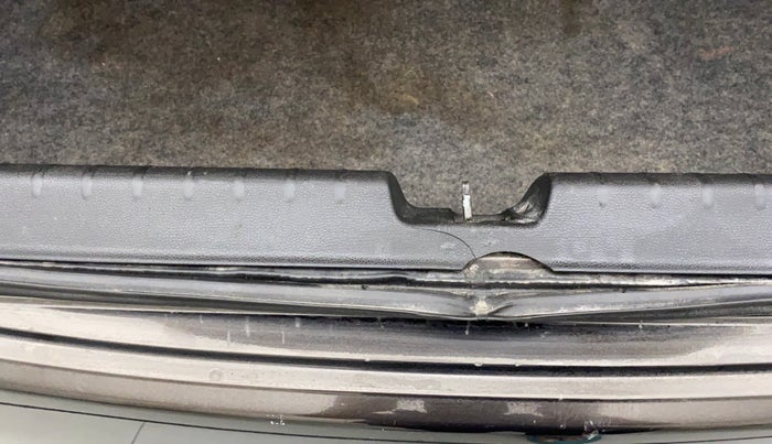 2015 Honda City 1.5L I-VTEC VX (O) MT, Petrol, Manual, 50,626 km, Dicky (Boot door) - Trim lock has minor damage