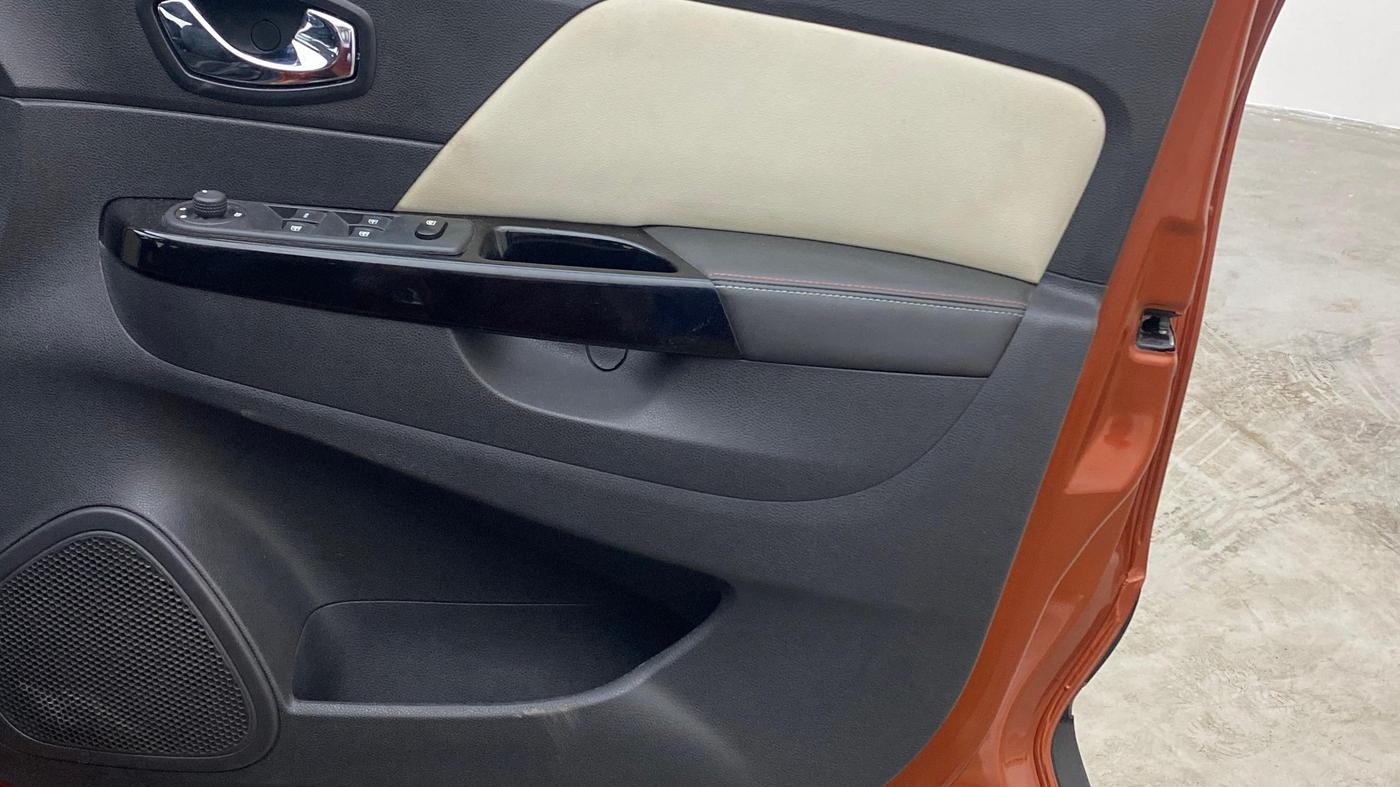2019 Renault Captur PLATINE PETROL DUAL TONE, Petrol, Manual, 24,818 km, Driver Side Door Panels Control