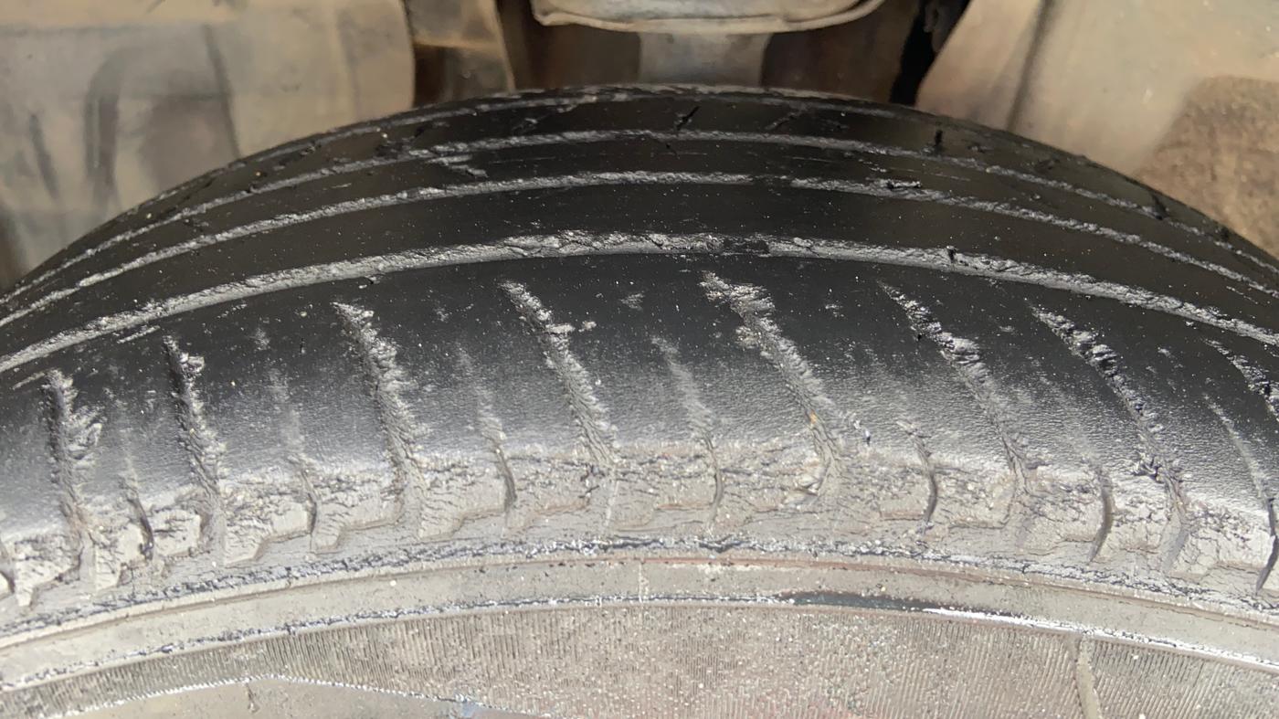 2022 Nissan MAGNITE XV PREMIUM TURBO CVT, Petrol, Automatic, 52,737 km, Left Front Tyre Tread