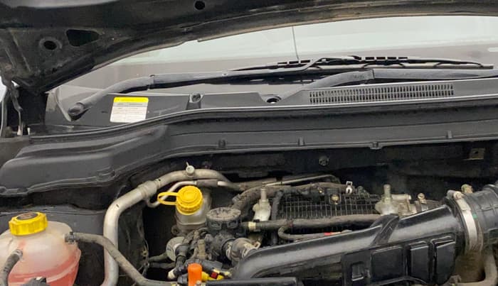 2021 Mahindra XUV300 W4 1.2 PETROL, Petrol, Manual, 31,717 km, Engine View - Right