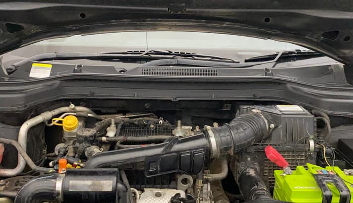 2021 Mahindra XUV300 W4 1.2 PETROL, Petrol, Manual, 31,717 km, Engine View