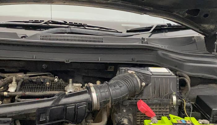 2021 Mahindra XUV300 W4 1.2 PETROL, Petrol, Manual, 31,717 km, Engine View - Left