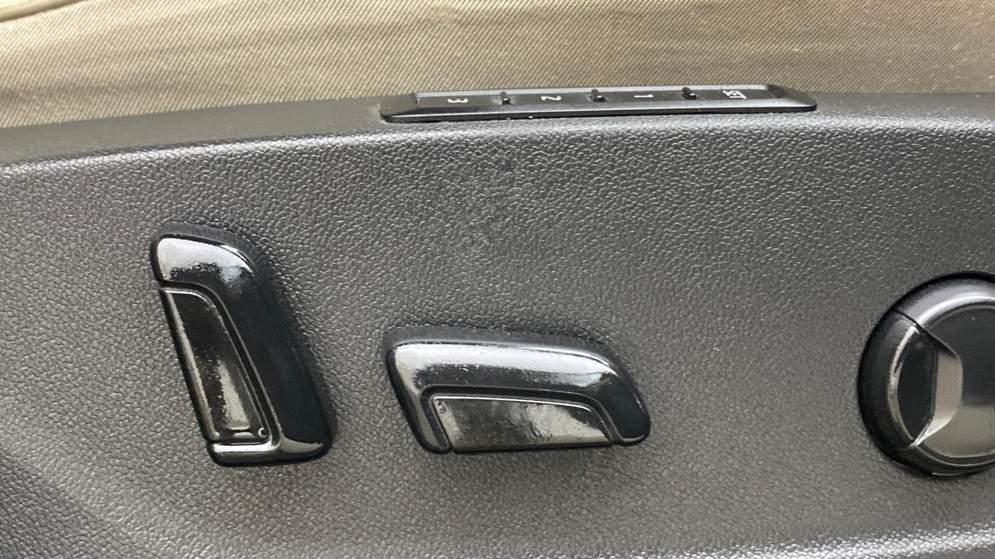 2021 Skoda Octavia L&K 2.0 AT, Petrol, Automatic, 85,139 km, Driver Side Adjustment Panel