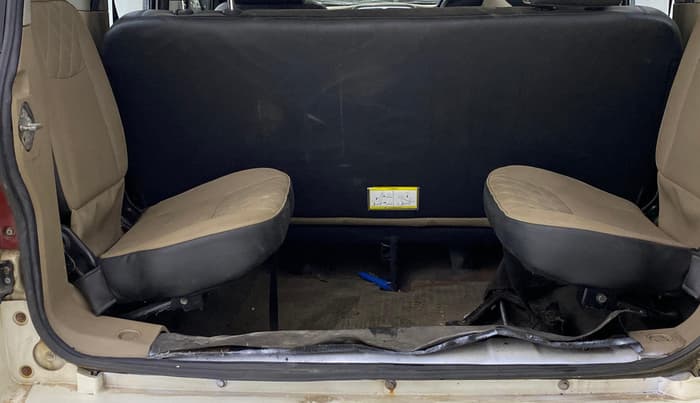 2017 Mahindra TUV300 T10 AMT, Diesel, Automatic, 97,525 km, Boot Inside