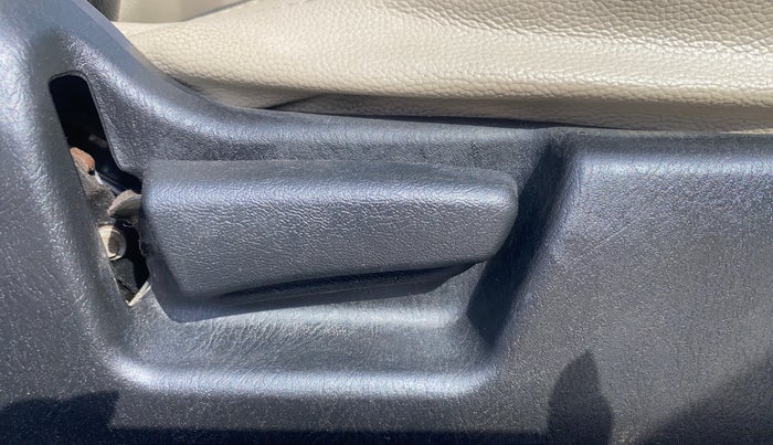2019 Maruti Alto VXI, Petrol, Manual, 32,995 km, Driver Side Adjustment Panel