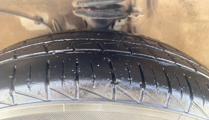 2019 Maruti Alto VXI, Petrol, Manual, 32,995 km, Left Front Tyre Tread