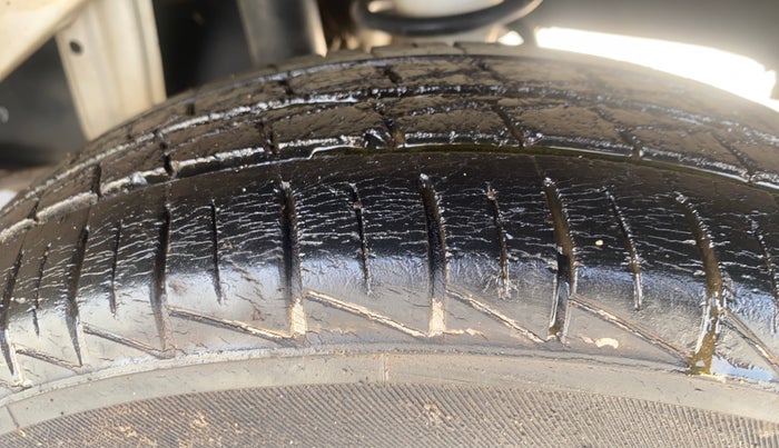 2019 Maruti Alto VXI, Petrol, Manual, 32,995 km, Left Rear Tyre Tread