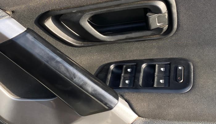 2021 Tata Harrier XMA 2.0L KRYOTEC, Diesel, Automatic, 93,588 km, Driver Side Door Panels Control