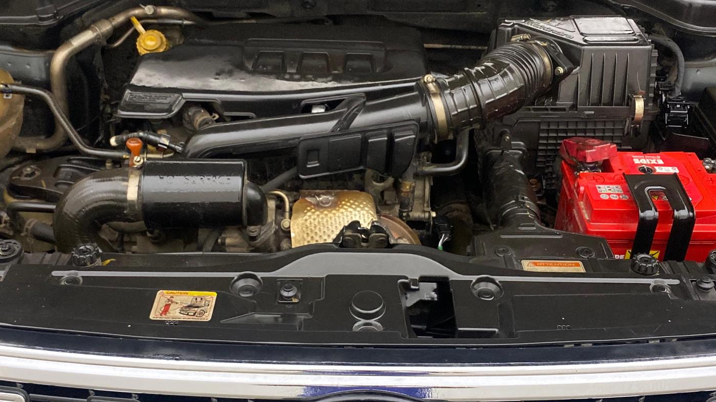 2020 Mahindra XUV300 W8 (O) 1.2 PETROL, Petrol, Manual, 96,192 km, Engine View