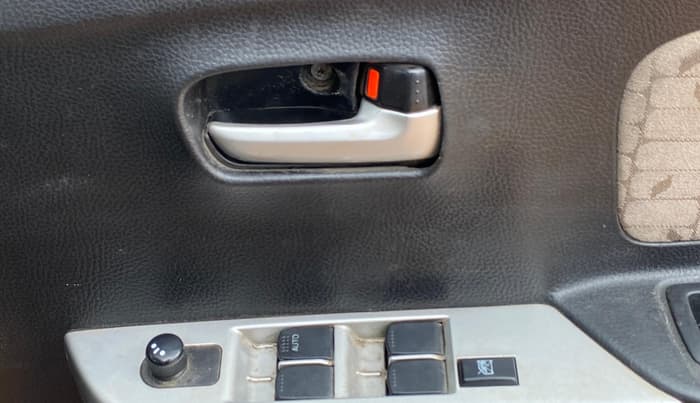2016 Maruti Wagon R 1.0 VXI AMT, Petrol, Automatic, 58,151 km, Driver Side Door Panels Control