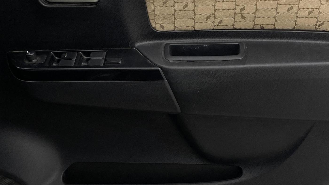 2017 Maruti Wagon R 1.0 VXI AMT, Petrol, Automatic, 1,01,283 km, Driver Side Door Panels Control
