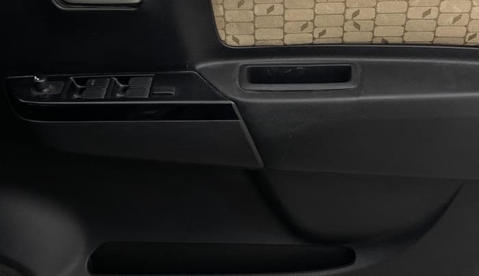2017 Maruti Wagon R 1.0 VXI AMT, Petrol, Automatic, 1,01,283 km, Driver Side Door Panels Control