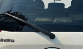 2018 Mahindra XUV500 W7, Diesel, Manual, 1,03,059 km, Rear Wiper