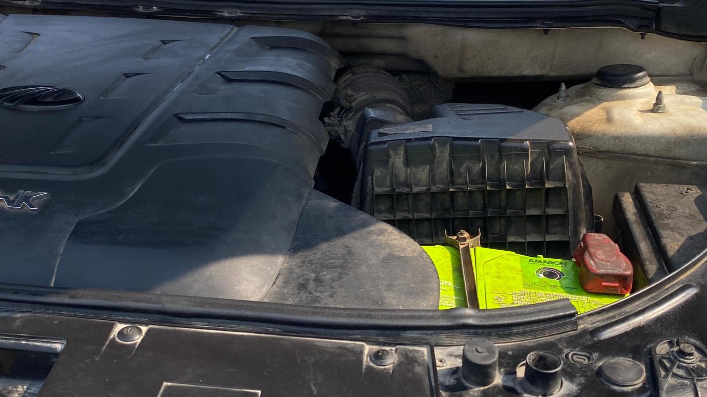 2018 Mahindra XUV500 W7, Diesel, Manual, 1,03,059 km, Engine View - Left