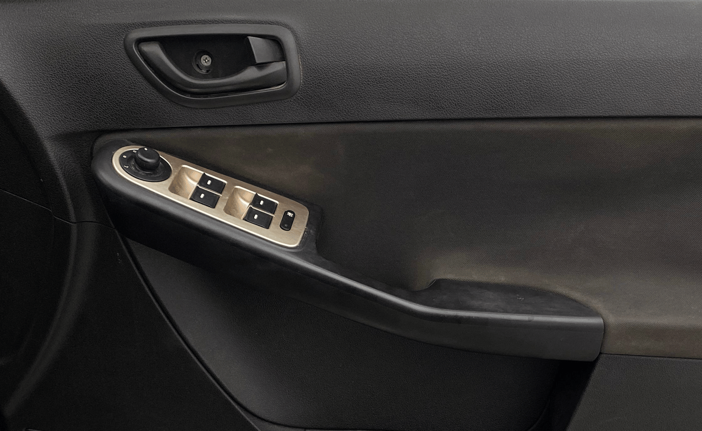 2015 Tata Zest XMS PETROL, Petrol, Manual, 89,481 km, Driver Side Door Panels Control