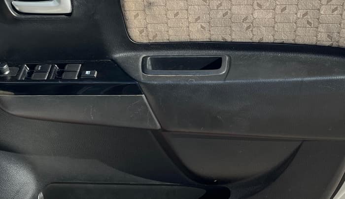 2017 Maruti Wagon R 1.0 VXI (O) AMT, Petrol, Automatic, 20,635 km, Driver Side Door Panels Control