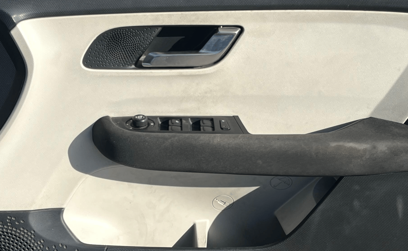 2022 Tata ALTROZ XZ DIESEL, Diesel, Manual, 95,070 km, Driver Side Door Panels Control