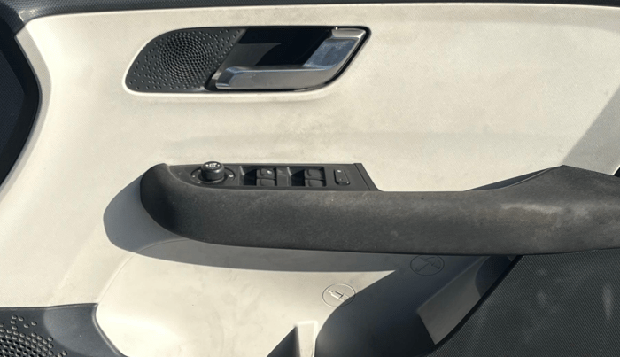 2022 Tata ALTROZ XZ DIESEL, Diesel, Manual, 95,011 km, Driver Side Door Panels Control