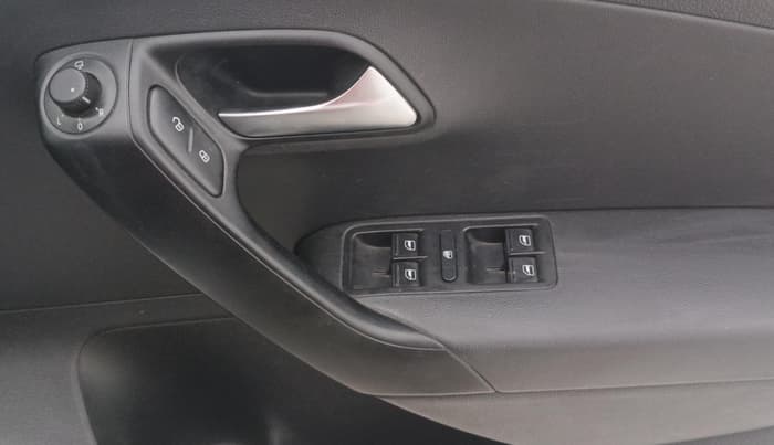 2021 Volkswagen Polo HIGHLINE PLUS 1.0, Petrol, Manual, 1,08,645 km, Driver Side Door Panels Control