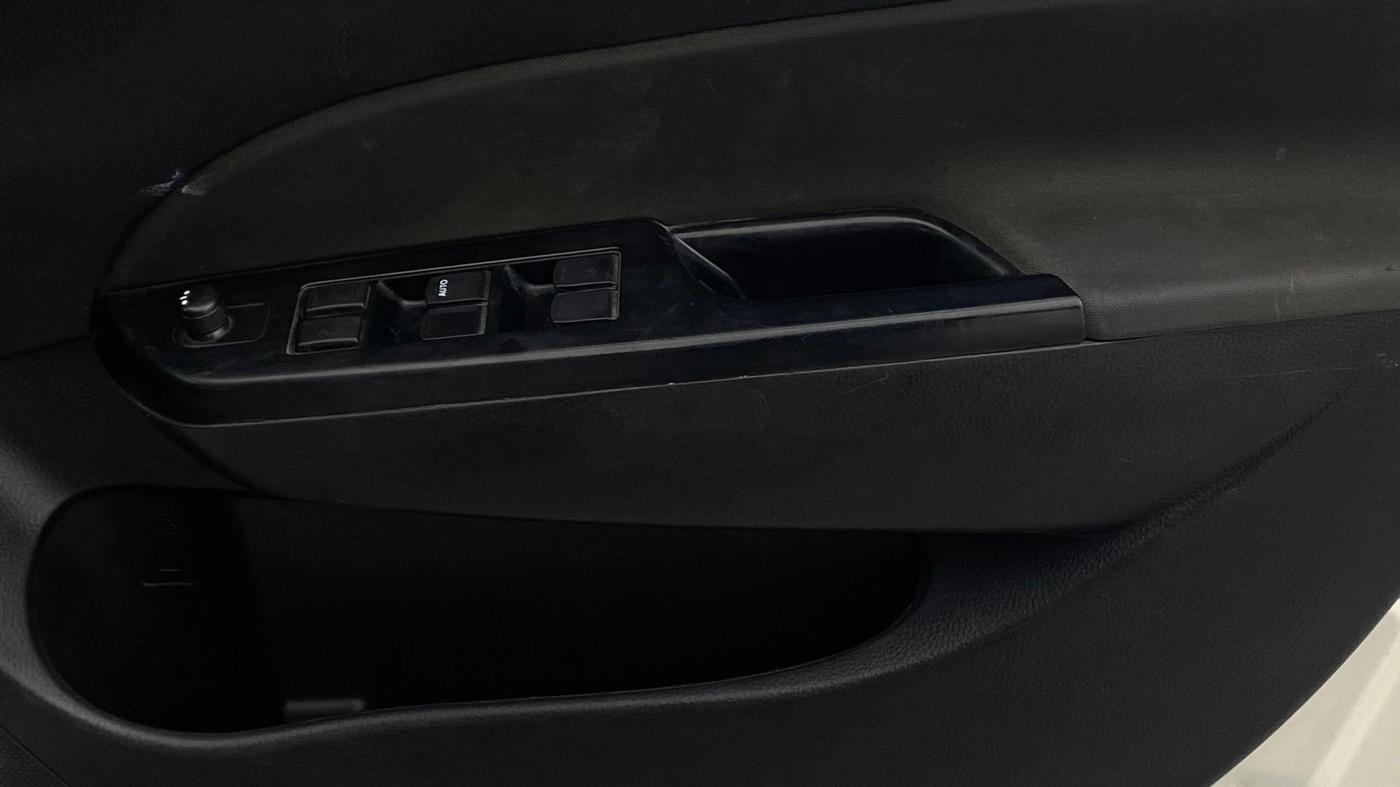 2013 Maruti Swift VDI, Diesel, Manual, 90,372 km, Driver Side Door Panels Control