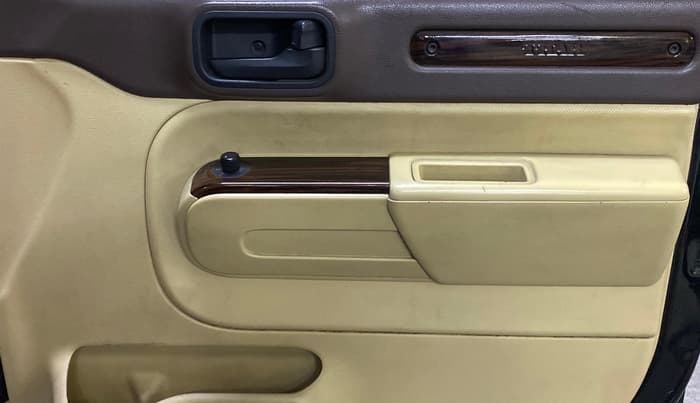 2021 Mahindra Thar LX PETROL HT 4WD AT, Petrol, Automatic, 29,267 km, Driver Side Door Panels Control