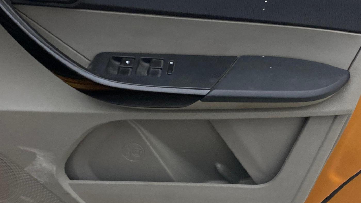 2018 Tata Tiago XM PETROL, Petrol, Manual, 59,841 km, Driver Side Door Panels Control