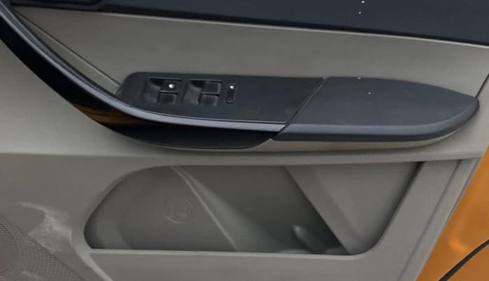 2018 Tata Tiago XM PETROL, Petrol, Manual, 59,841 km, Driver Side Door Panels Control