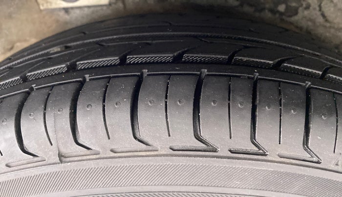 2012 Hyundai i10 MAGNA 1.2 KAPPA2, Petrol, Manual, 83,746 km, Right Rear Tyre Tread