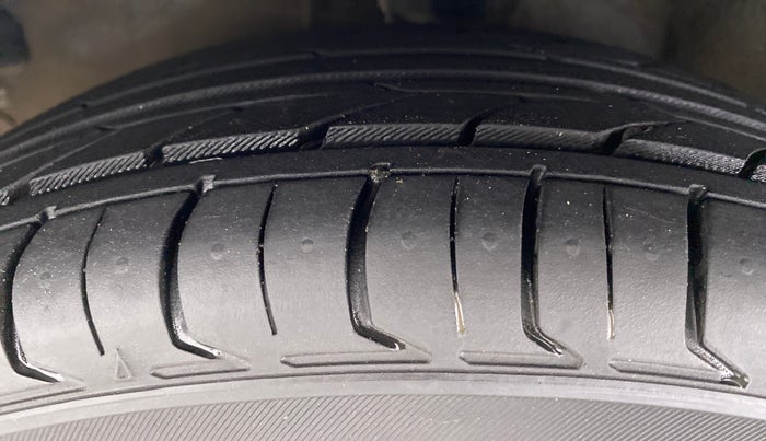 2012 Hyundai i10 MAGNA 1.2 KAPPA2, Petrol, Manual, 83,746 km, Left Front Tyre Tread