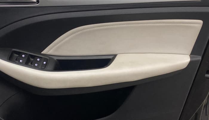 2023 MG ASTOR SHARP 1.5 MT, Petrol, Manual, 21,757 km, Driver Side Door Panels Control