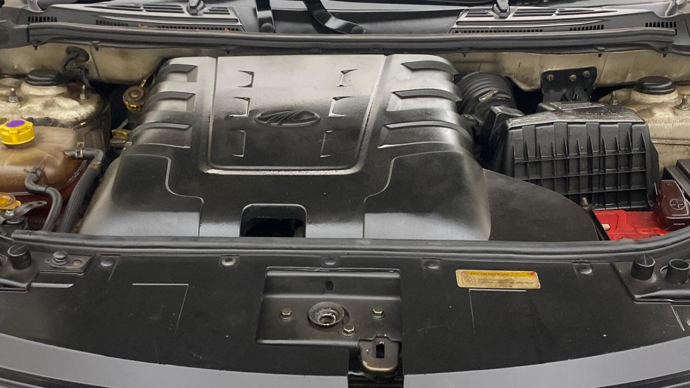 2021 Mahindra XUV500 W7 AT, Diesel, Automatic, 1,25,597 km, Engine View
