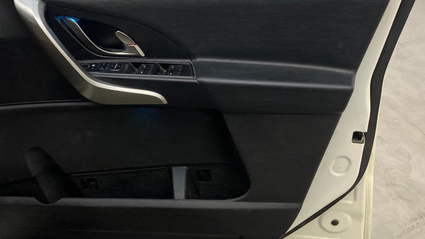 2021 Mahindra XUV500 W7 AT, Diesel, Automatic, 1,25,597 km, Driver Side Door Panels Control