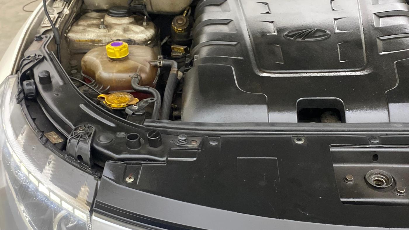 2021 Mahindra XUV500 W7 AT, Diesel, Automatic, 1,25,597 km, Engine View - Right