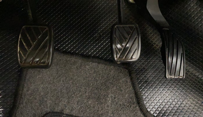 2014 Maruti Swift Dzire VXI, Petrol, Manual, 35,152 km, Pedals