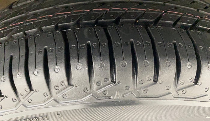 2014 Maruti Swift Dzire VXI, Petrol, Manual, 35,152 km, Right Front Tyre Tread