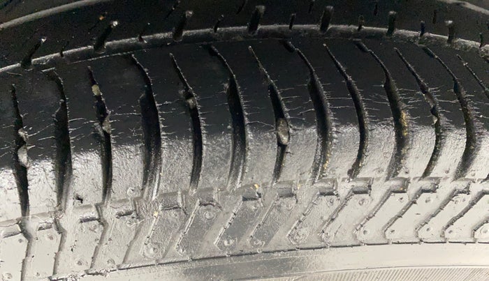 2014 Maruti Swift Dzire VXI, Petrol, Manual, 35,152 km, Left Rear Tyre Tread