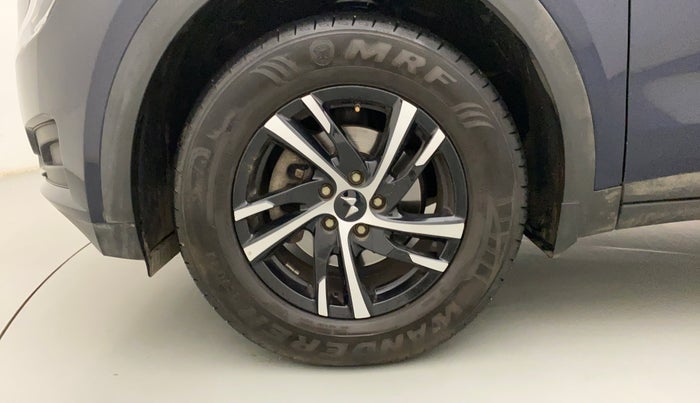 2022 Mahindra XUV700 MX D MT 5 STR, Diesel, Manual, 16,237 km, Left Front Wheel