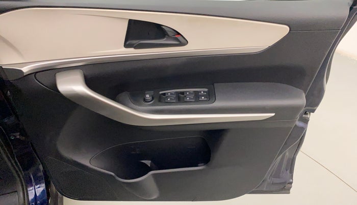 2022 Mahindra XUV700 MX D MT 5 STR, Diesel, Manual, 16,237 km, Driver Side Door Panels Control