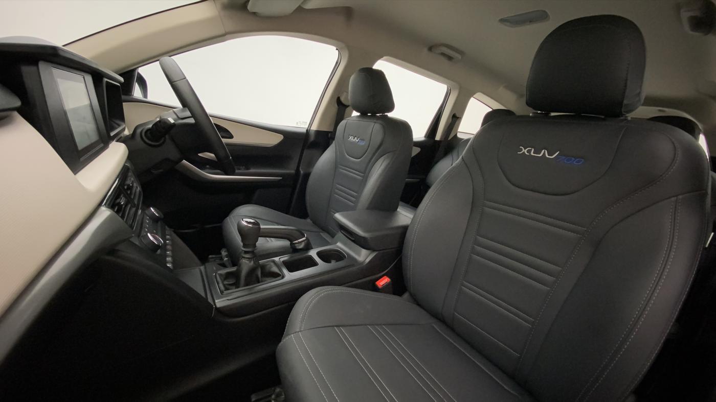 2022 Mahindra XUV700 MX D MT 5 STR, Diesel, Manual, 16,237 km, Right Side Front Door Cabin